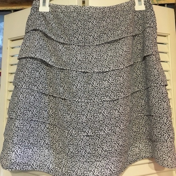 H&M skirt, adorable black and white. Small dots speckled professional size 8 - Picture 5 of 5